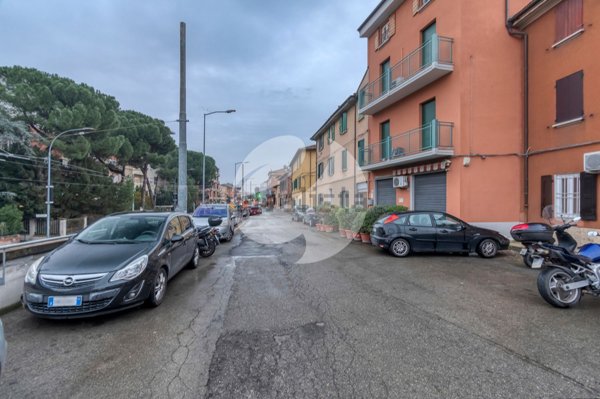 locale commerciale in vendita a Bologna