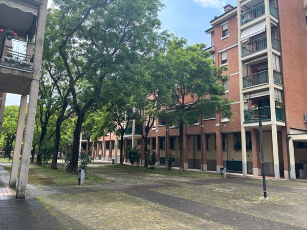 negozio in vendita a Bologna in zona San Donato