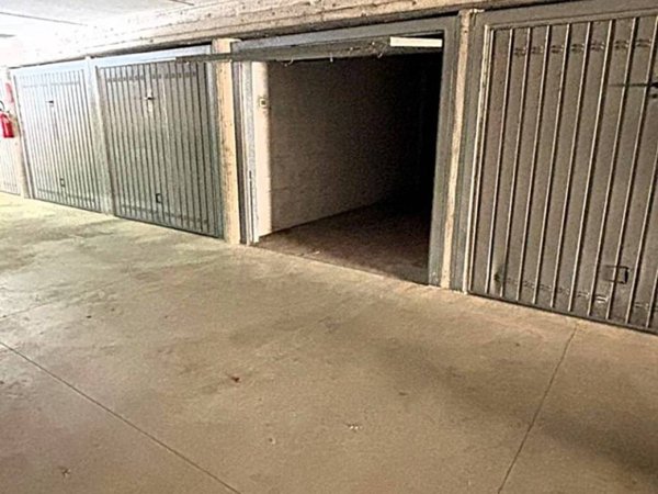 locale di sgombero in vendita a Bologna in zona Saffi