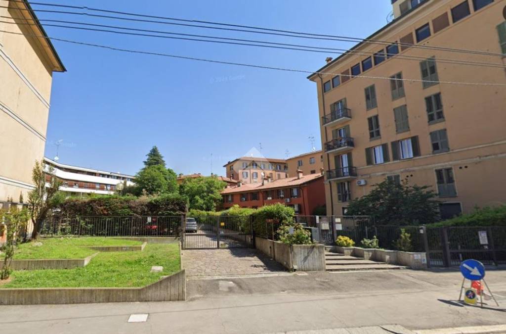 locale di sgombero in vendita a Bologna in zona Saffi