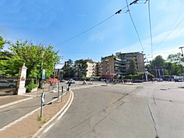 negozio in vendita a Bologna in zona Santo Stefano