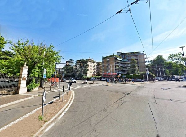 negozio in vendita a Bologna in zona Santo Stefano
