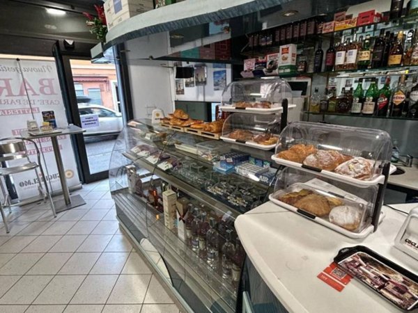 negozio in vendita a Bologna in zona San Vitale