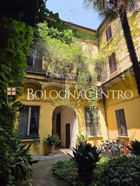 appartamento in vendita a Bologna in zona Santo Stefano