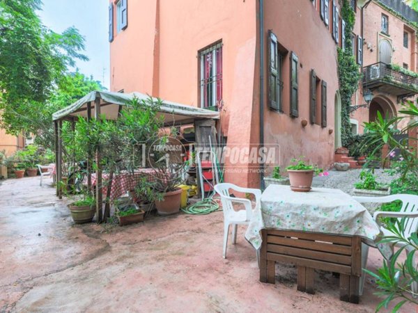 appartamento in vendita a Bologna in zona Santo Stefano