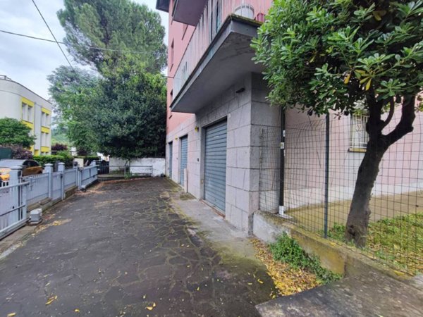 locale commerciale in vendita a Bologna in zona Savena