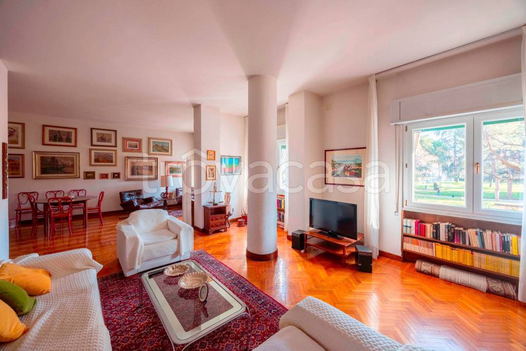 appartamento in vendita a Bologna in zona Santo Stefano