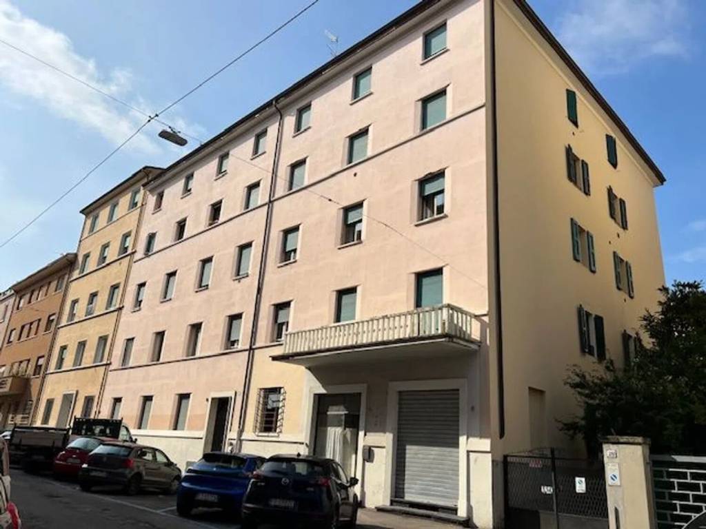appartamento in vendita a Bologna in zona Saffi
