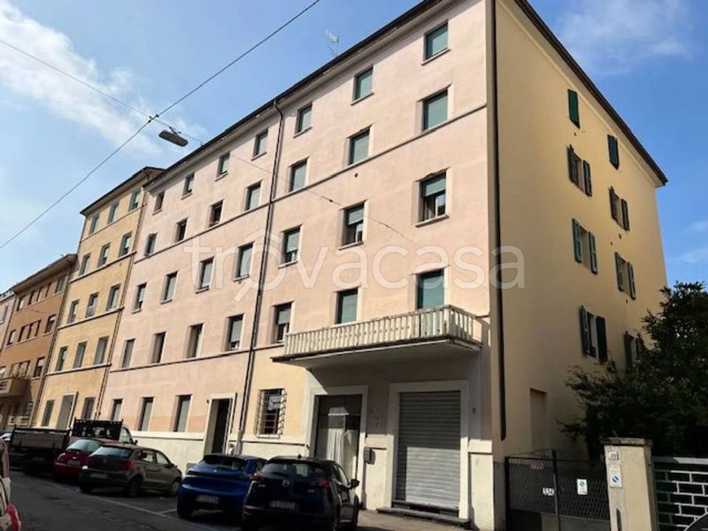 appartamento in vendita a Bologna in zona Saffi