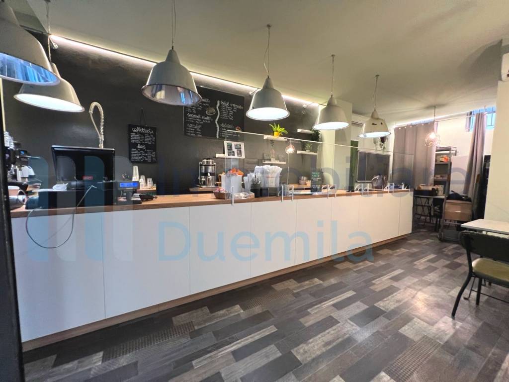 negozio in vendita a Bologna in zona Centro Storico