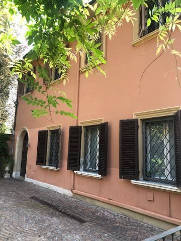casa indipendente in vendita a Bologna in zona Santo Stefano