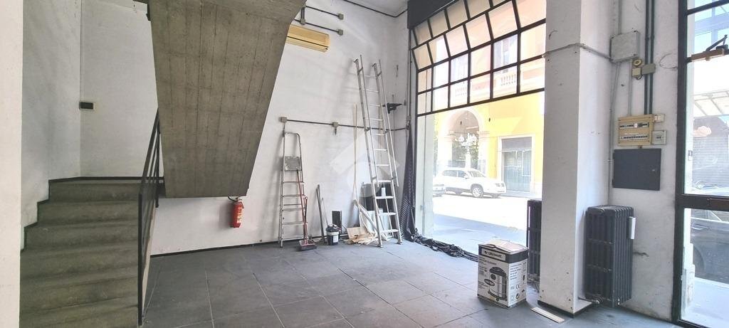negozio in vendita a Bologna in zona Quartiere Porto