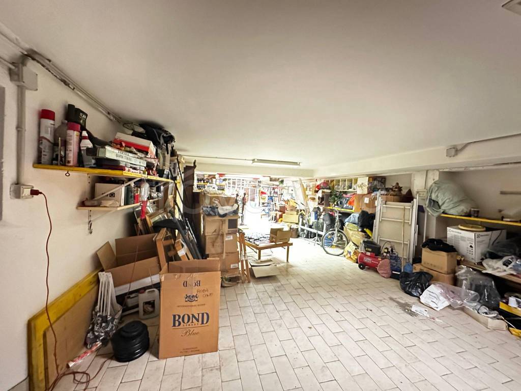 locale di sgombero in vendita a Bologna in zona Bolognina