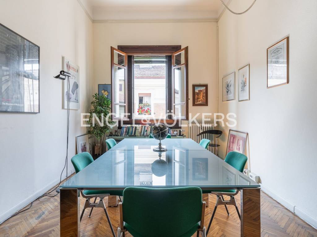 ufficio in vendita a Bologna in zona Centro Storico