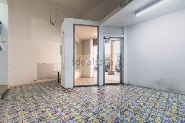 negozio in vendita a Bologna in zona Quartiere Porto