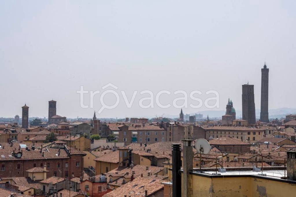 appartamento in vendita a Bologna in zona Quartiere Porto
