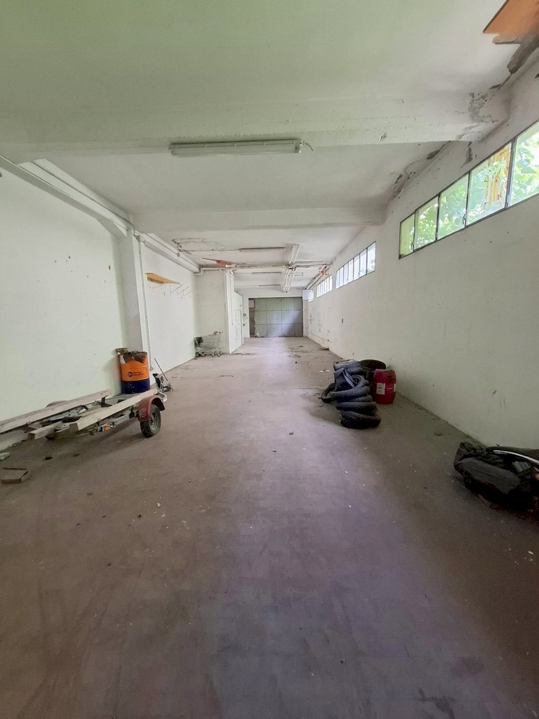 locale di sgombero in vendita a Bologna in zona Savena