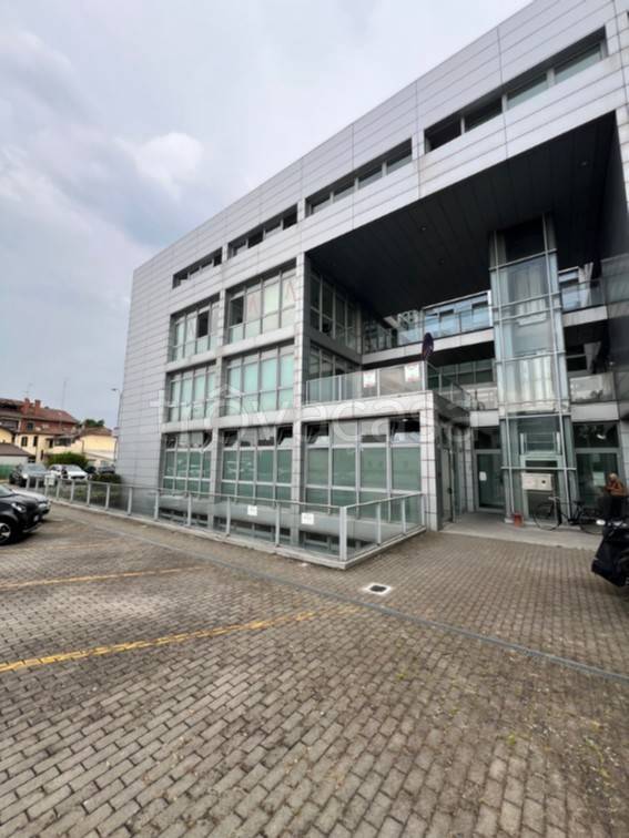 ufficio in vendita a Bologna in zona Corticella