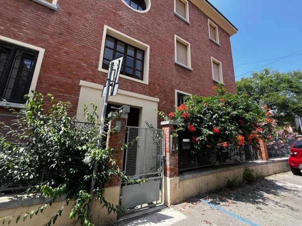 appartamento in vendita a Bologna in zona Saragozza