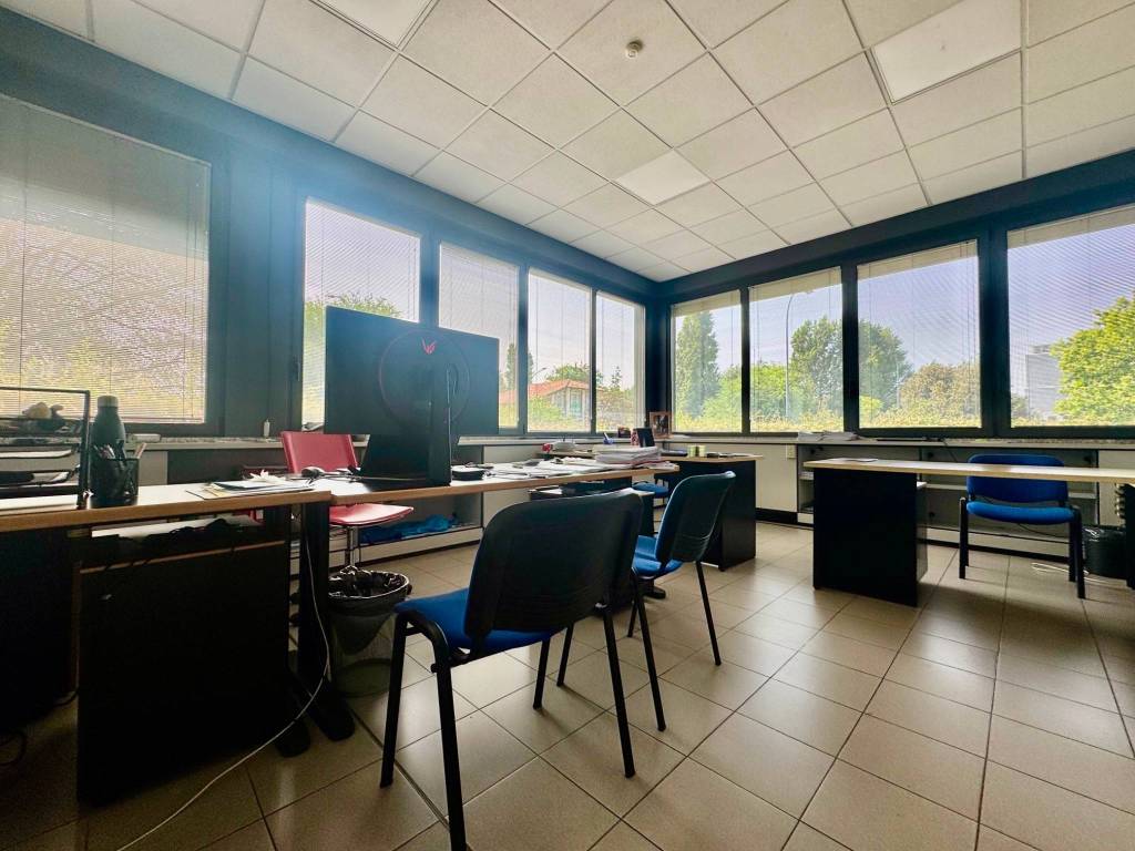 ufficio in vendita a Bologna in zona Savena