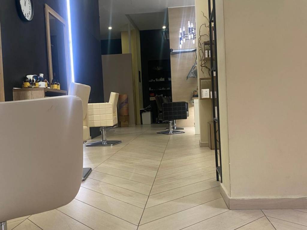 negozio in vendita a Bologna in zona Reno