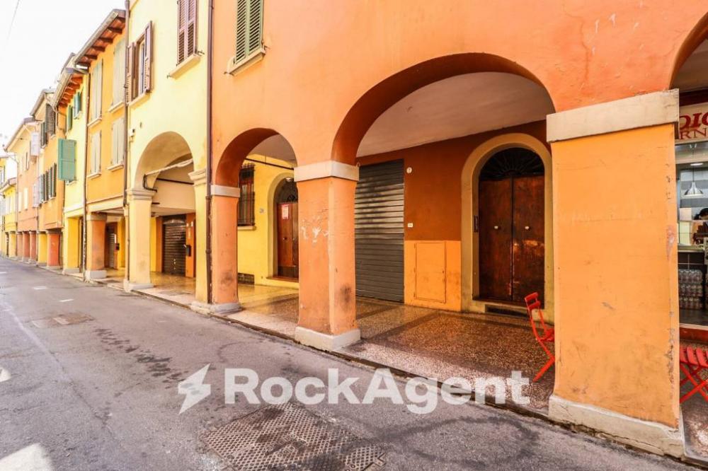 negozio in vendita a Bologna in zona Centro Storico