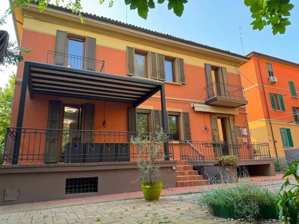 casa indipendente in vendita a Bologna in zona Barca
