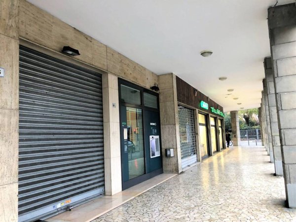 negozio in vendita a Bologna in zona Barca
