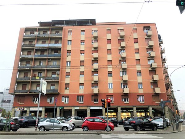 negozio in vendita a Bologna in zona Saffi