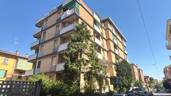 appartamento in vendita a Bologna in zona Saffi