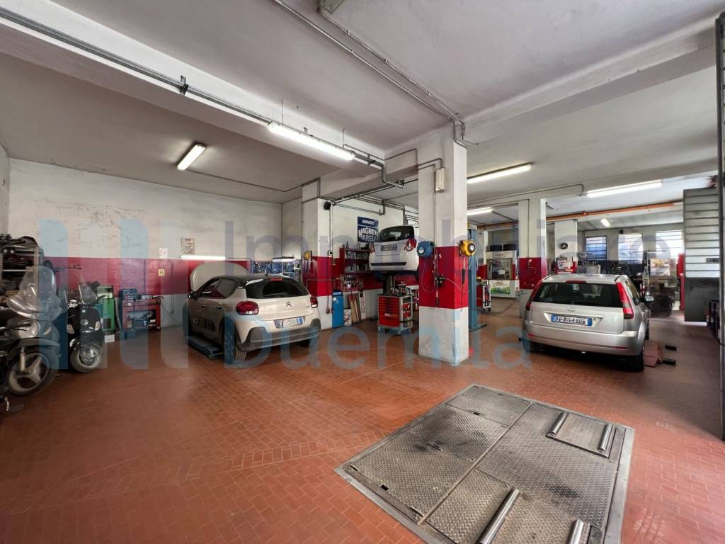 negozio in vendita a Bologna in zona Pilastro