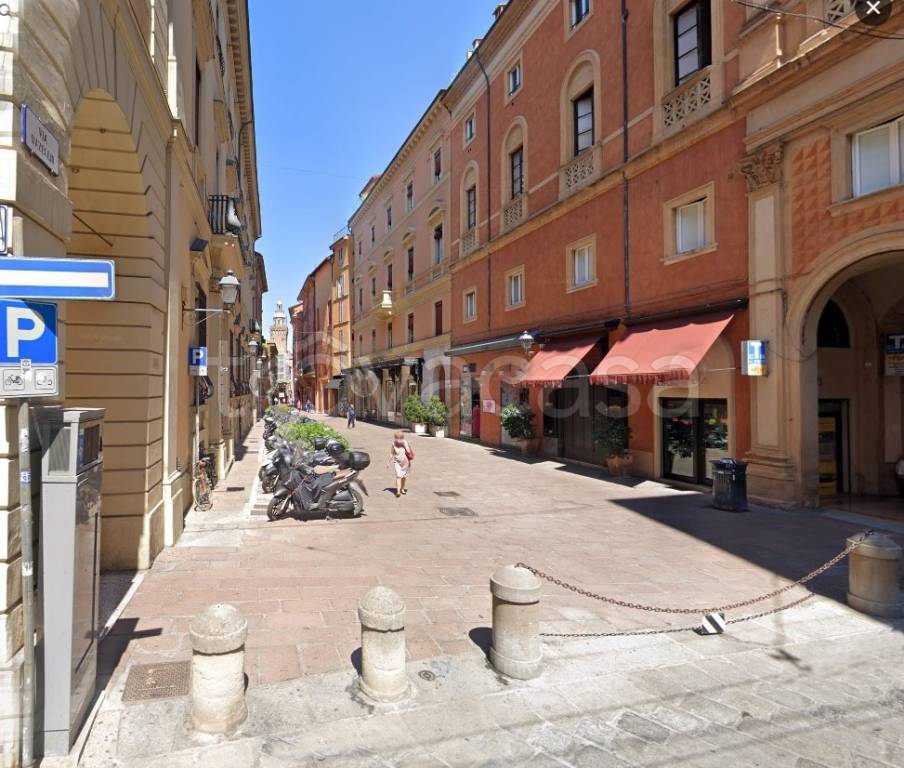negozio in vendita a Bologna in zona Saragozza