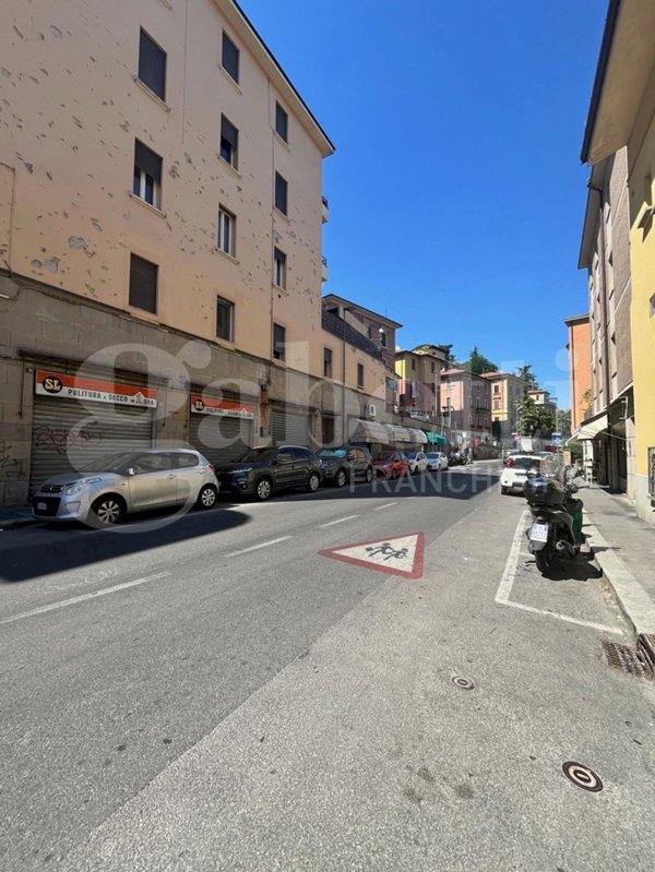 negozio in vendita a Bologna in zona Santo Stefano