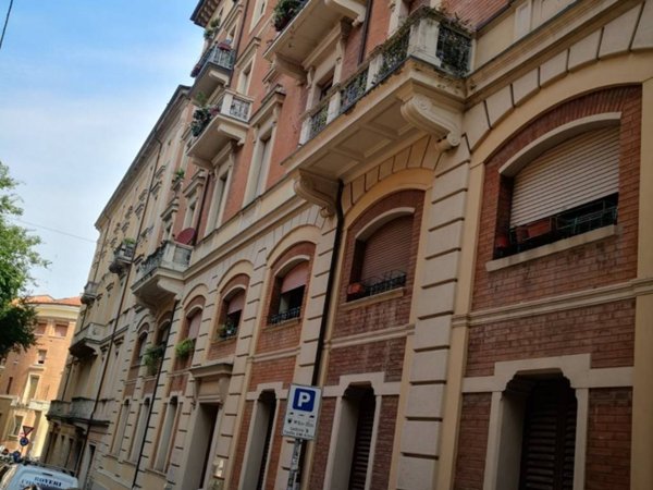 ufficio in vendita a Bologna in zona Centro Storico