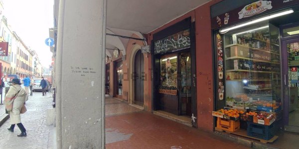 negozio in vendita a Bologna in zona Centro Storico
