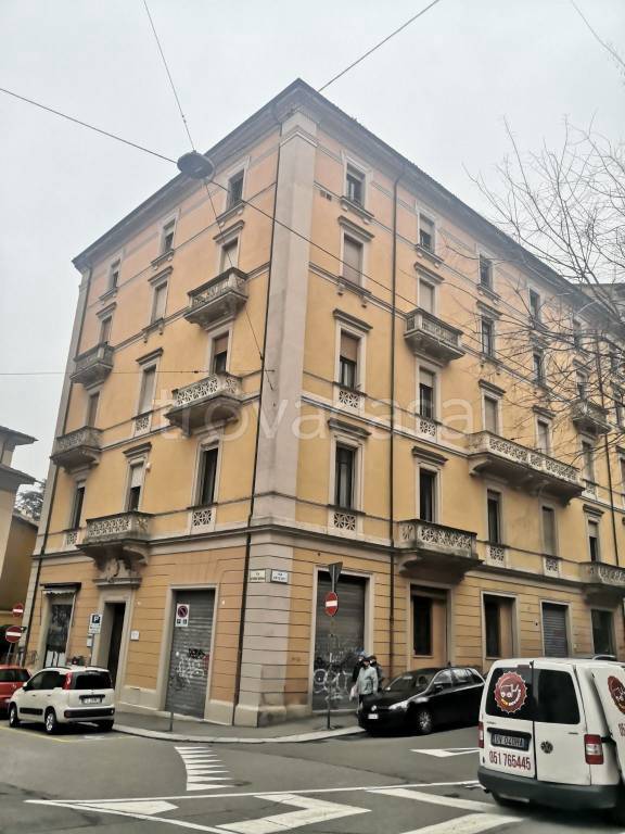 ufficio in vendita a Bologna in zona Santo Stefano