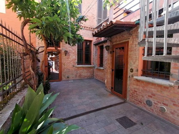 casa semindipendente in vendita a Bologna in zona Centro Storico