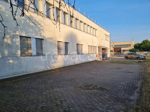 locale commerciale in vendita a Bologna in zona San Donato