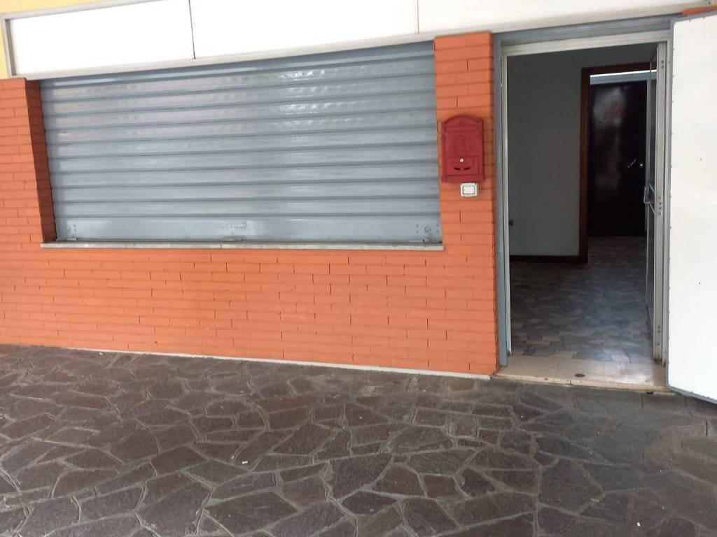 negozio in vendita a Bologna in zona Savena