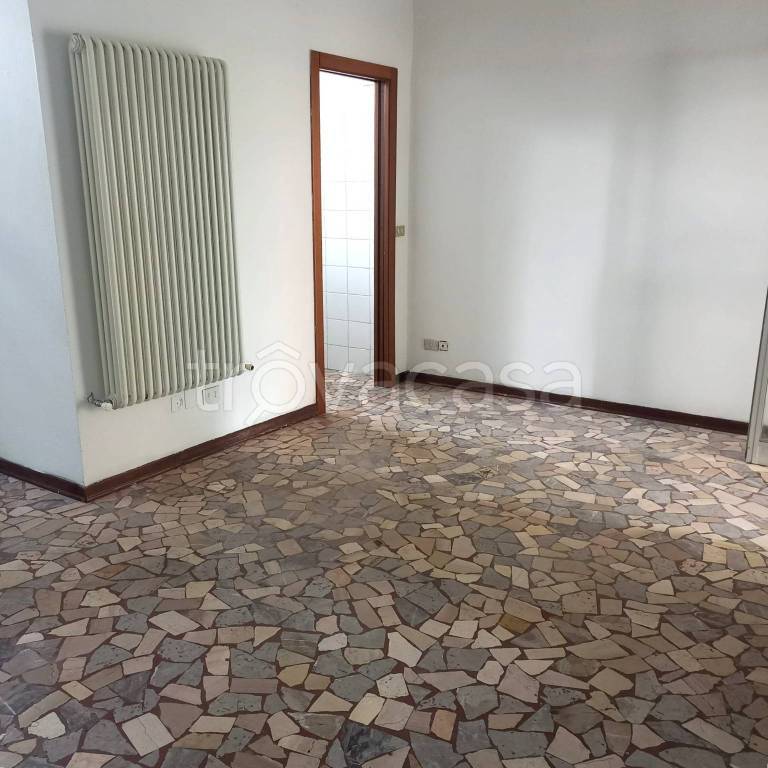 negozio in vendita a Bologna in zona Savena