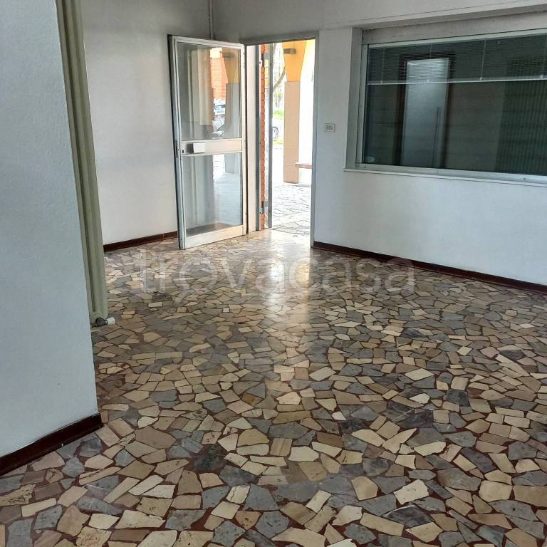 negozio in vendita a Bologna in zona Savena