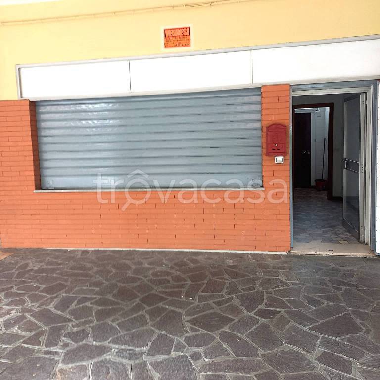 negozio in vendita a Bologna in zona Mazzini