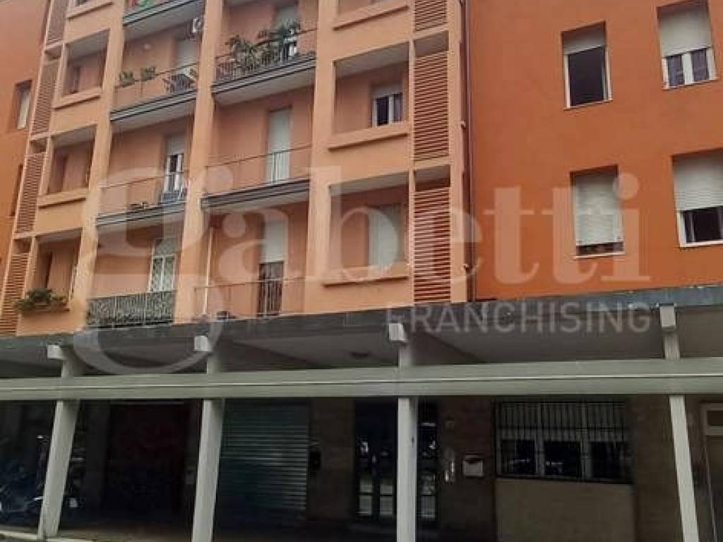 negozio in vendita a Bologna in zona San Vitale
