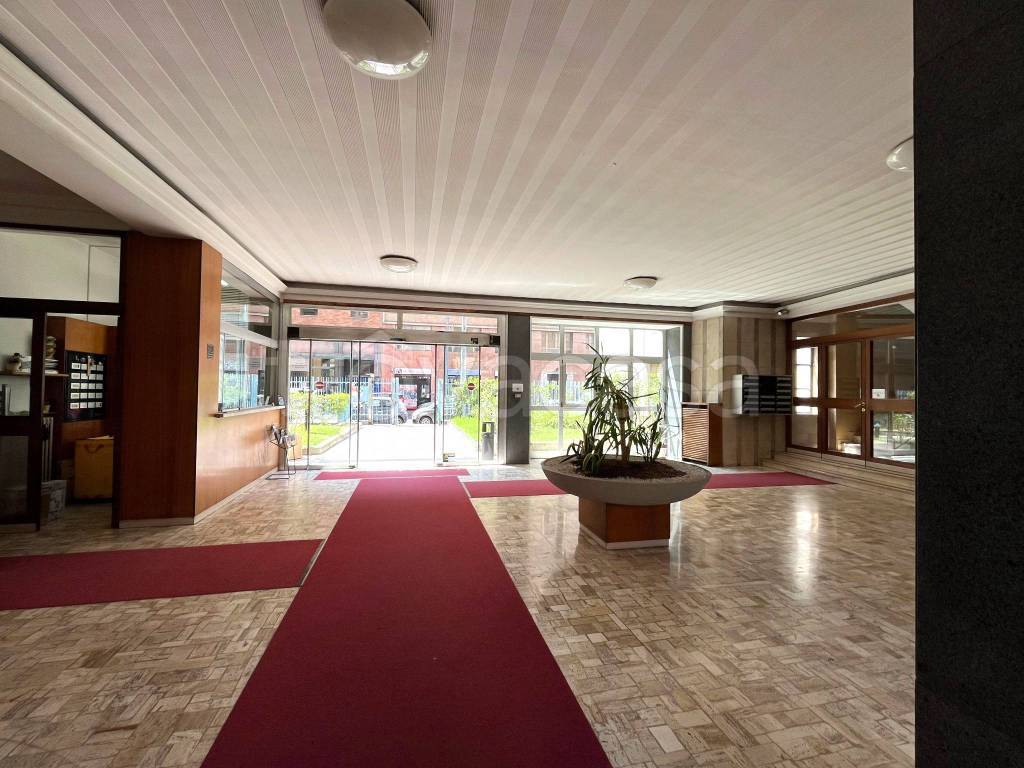 ufficio in vendita a Bologna in zona Quartiere Porto