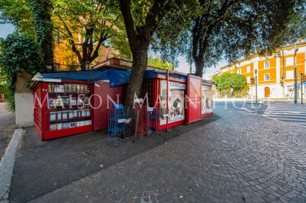 negozio in vendita a Bologna in zona San Vitale
