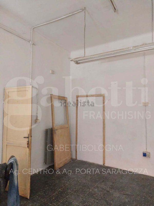 negozio in vendita a Bologna in zona San Vitale