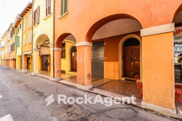 negozio in vendita a Bologna in zona Centro Storico