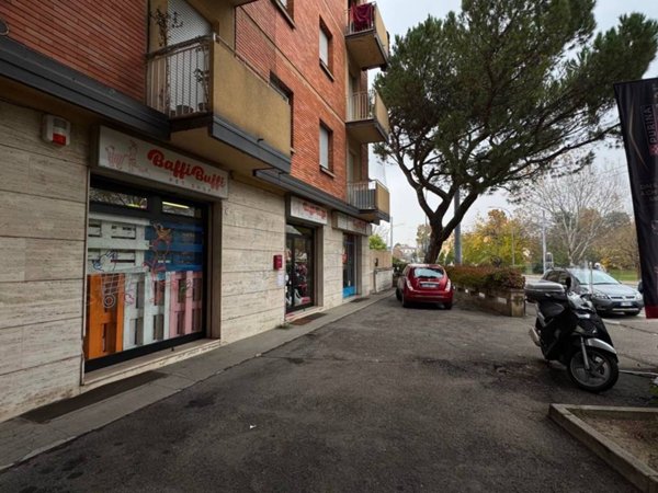 negozio in vendita a Bologna in zona Saffi