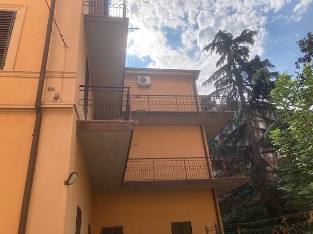 appartamento in vendita a Bologna in zona Saffi