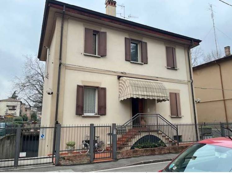 casa indipendente in vendita a Bologna in zona Corticella